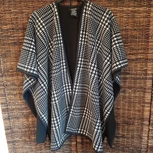 Reversible Oversized Houndstooth Ruana Wrap Black